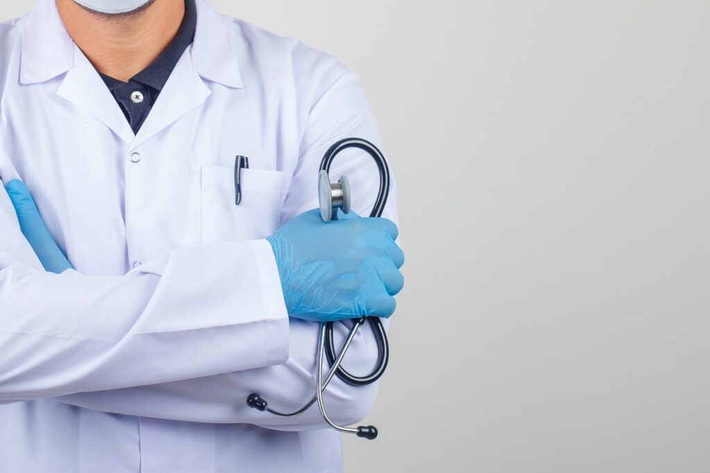 Reconocimiento médico Policía Nacional 2026: qué te revisan y causas de exclusión